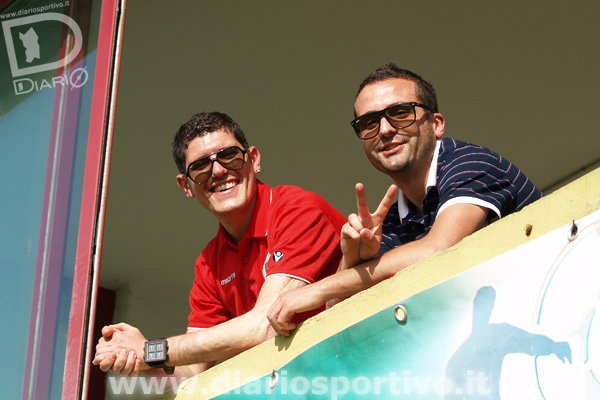 Anche dagli spalti si festeggia il gol di Satta